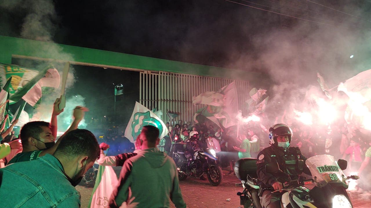 Así festejaron en León el pase a la Final del Guard1anes 2020 | La afición no se midió en la celebración tras la victoria sobre las Chivas. ¿Será que ya esperan al Cruz Azul en la Final?