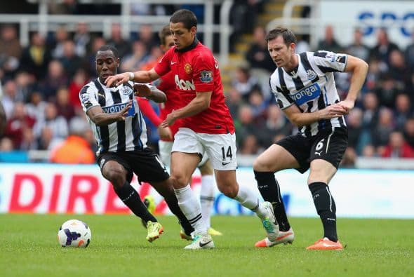 El mexicano por fin acabó con los rumores de su traspaso donde lo colocaron con destino en Italia y varios equipos de España.