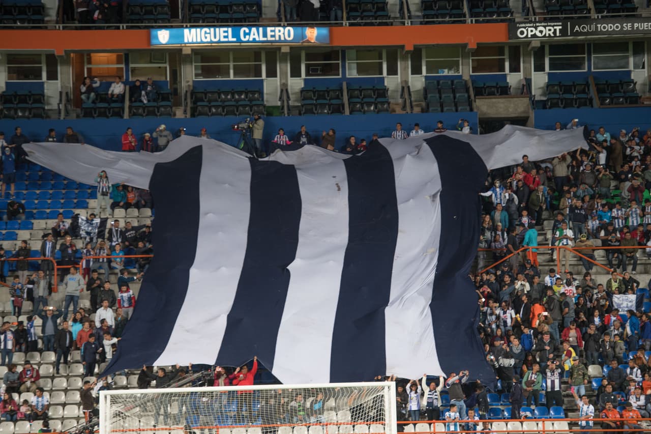Los Tuzos salieron a imponer condiciones en su estadio y lo hicieron con el consentimiento del rival que le dio la pelota en espera de sorprenderlo en un contragolpe.