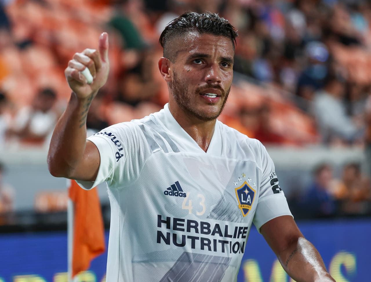 Jonathan dos Santos, uno de los jugadores que finaliza contrato con MLS en diciembre.