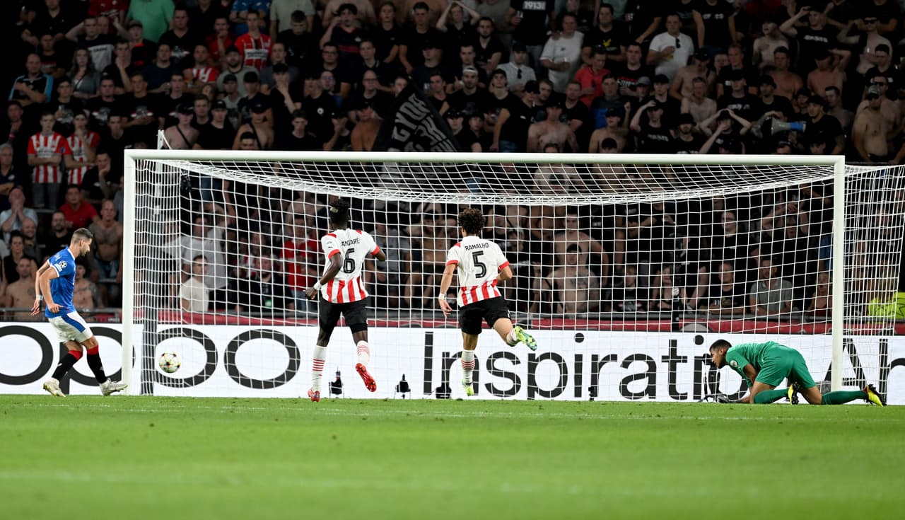 Rangers se impuso con un gol de Antonio Colak, quien aprovechó un error de la defensa del PSV Eindhoven.