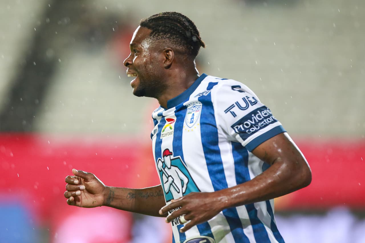 Pachuca perdonó a Xolos y hasta se dio el lujo de fallar un penal por conducto de Nico Ibáñez. El punto le alcanzó para recuperar el liderato por la diferencia de goles.