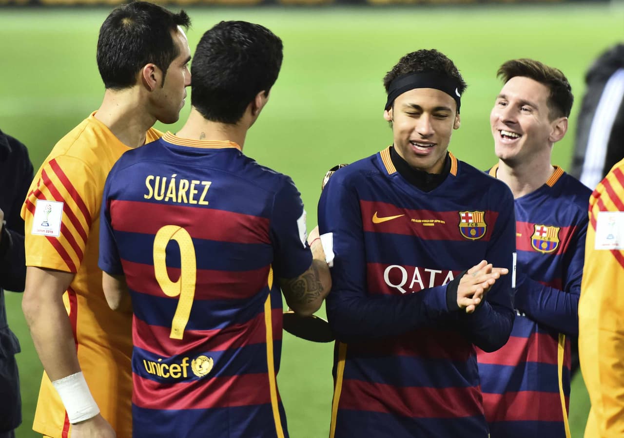 Messi sigue siendo el rey, pero los dos cracks que le acompañan en el ataque ‘culé’, aún reconociéndole como el mejor en la actualidad, le hacen cada vez más difícil la competencia. Al final, es una lucha deportiva bien llevada por Luis Enrique, en la que el mayor ganador es el Barcelona, el equipo que se robó los reflectores del mundo futbolístico, así como casi, casi todos los títulos.