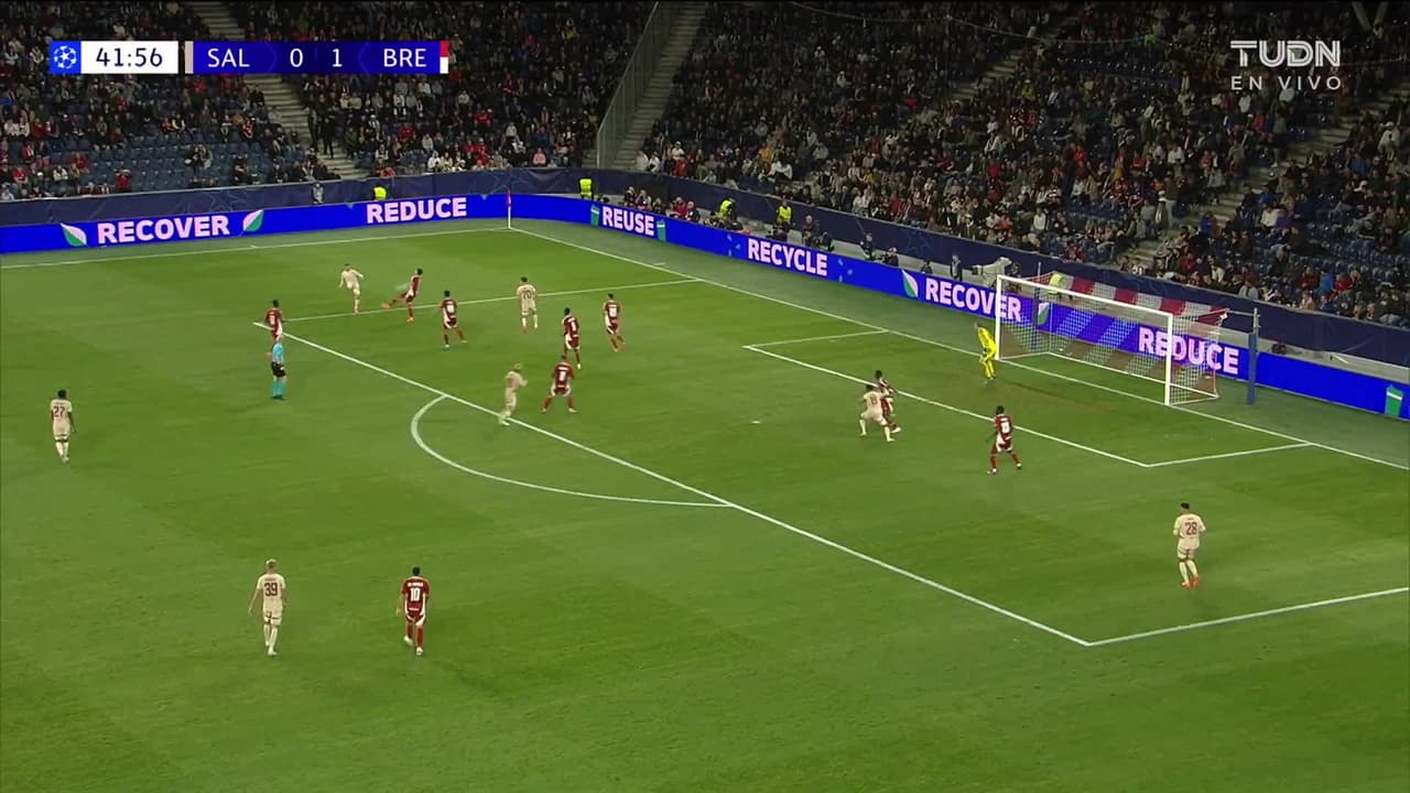 ¡TIRO ATAJADO! disparo por Karim Konaté.