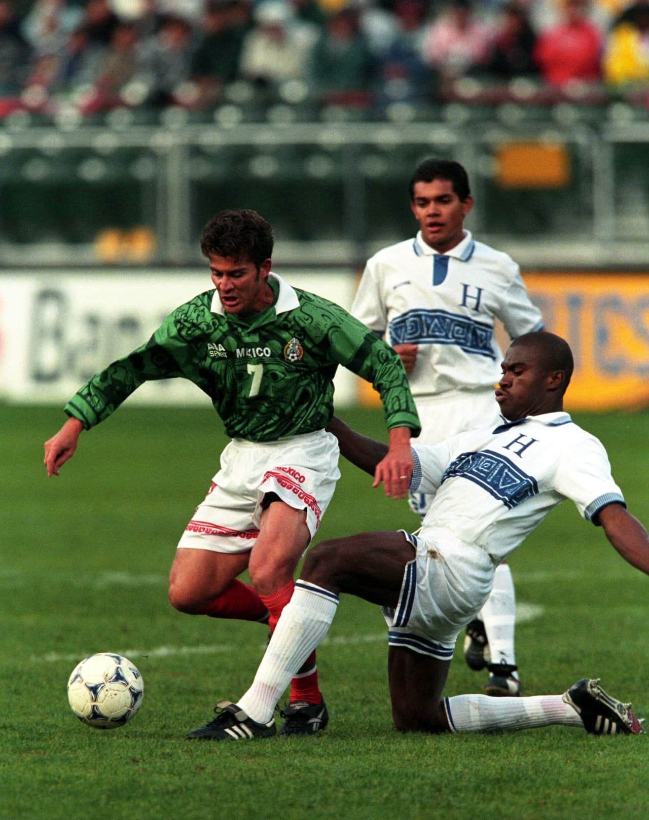 En 1996 y 1998 repetiría el título del torneo de mayor relevancia en la Concacaf.