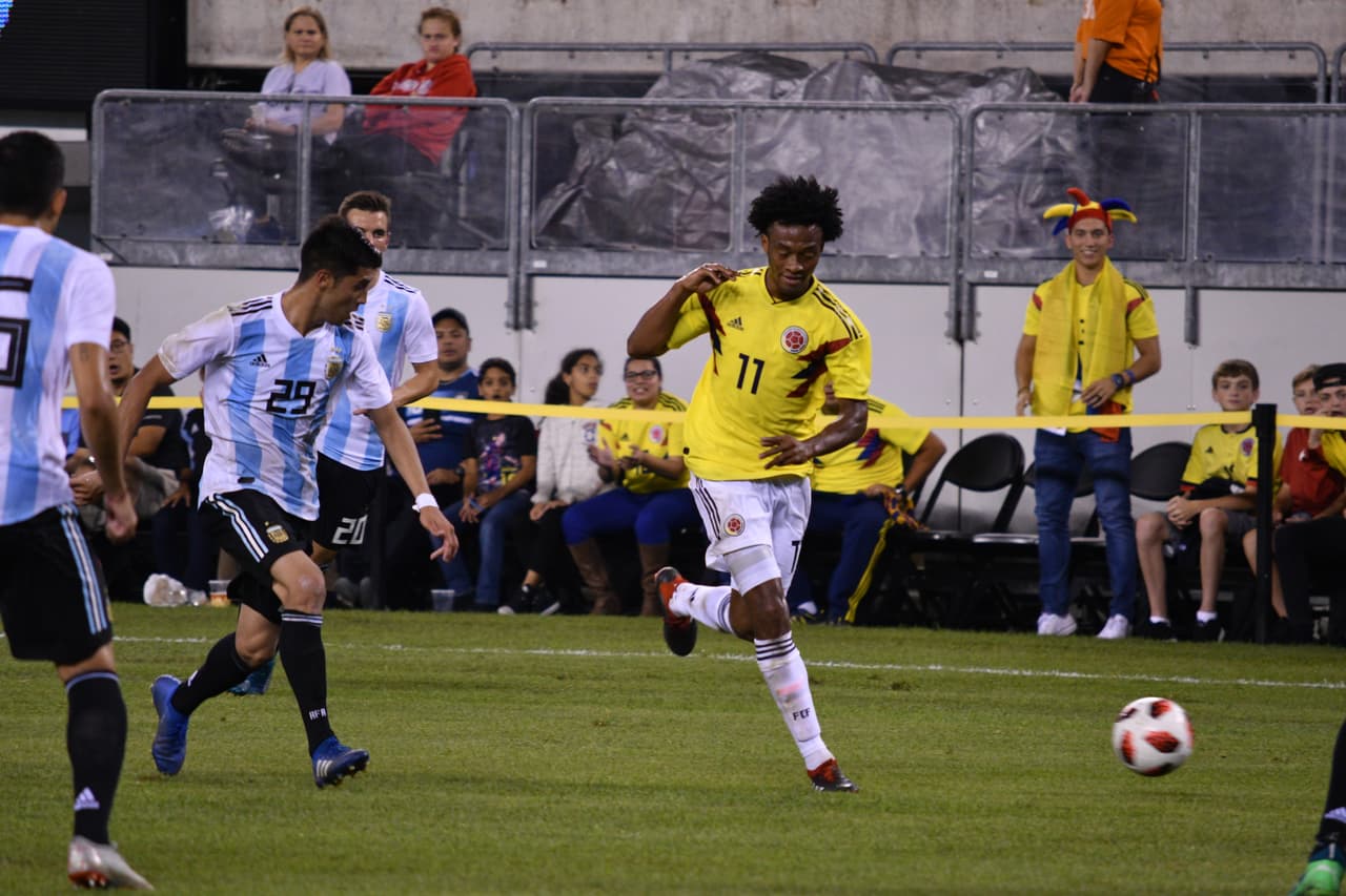 La salida por las bandas fue el dolor de cabeza de los albicelestes que no pudieron controlar a Cuadrado.