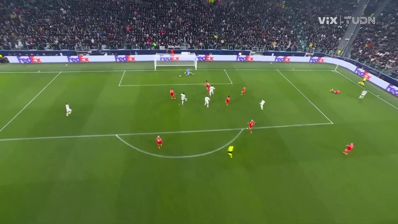 ¡Tremenda atajada de Anatoli Trubin para negarle el primero a la Juve!