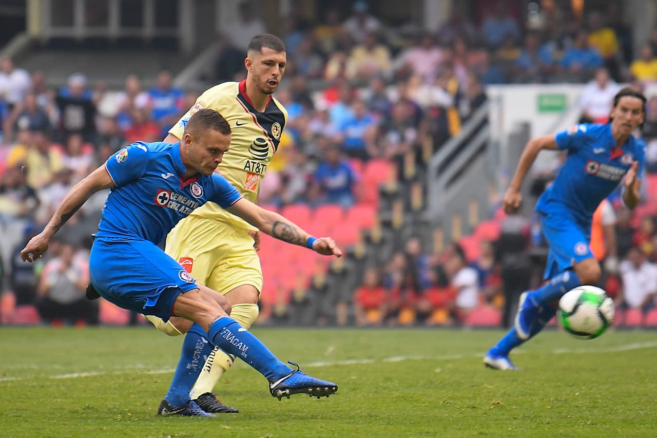 El protagonista del partido para Cruz Azul fue el delantero uruguayo Jonathan Rodríguez, que después de varios intentos en el primer tiempo logró marcar el 1-0.