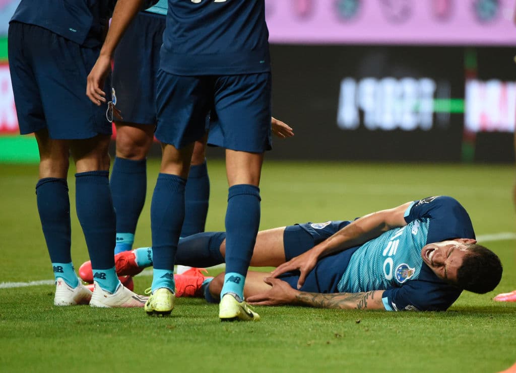 Mateus Uribe (6’), el que jugara para las Águilas del América, remató de pierna izquierda una asistencia de ‘Tecatito’ Corona.