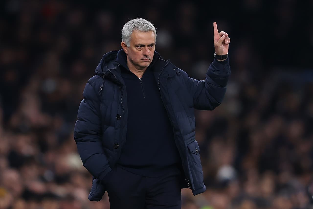 ¡Todo un sex-symbol! José Mourinho estrena look