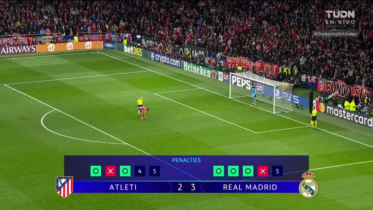 ¡CERCA! Marcos Llorente disparó que se estrella en el poste.