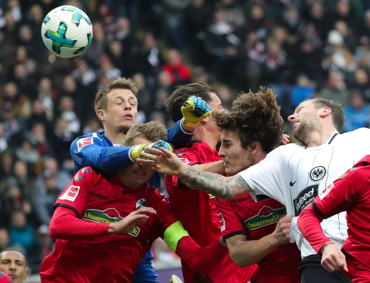 La intensidad creció en ambos arcos y eso favoreció a los visitantes en su intención por igualar el partido.