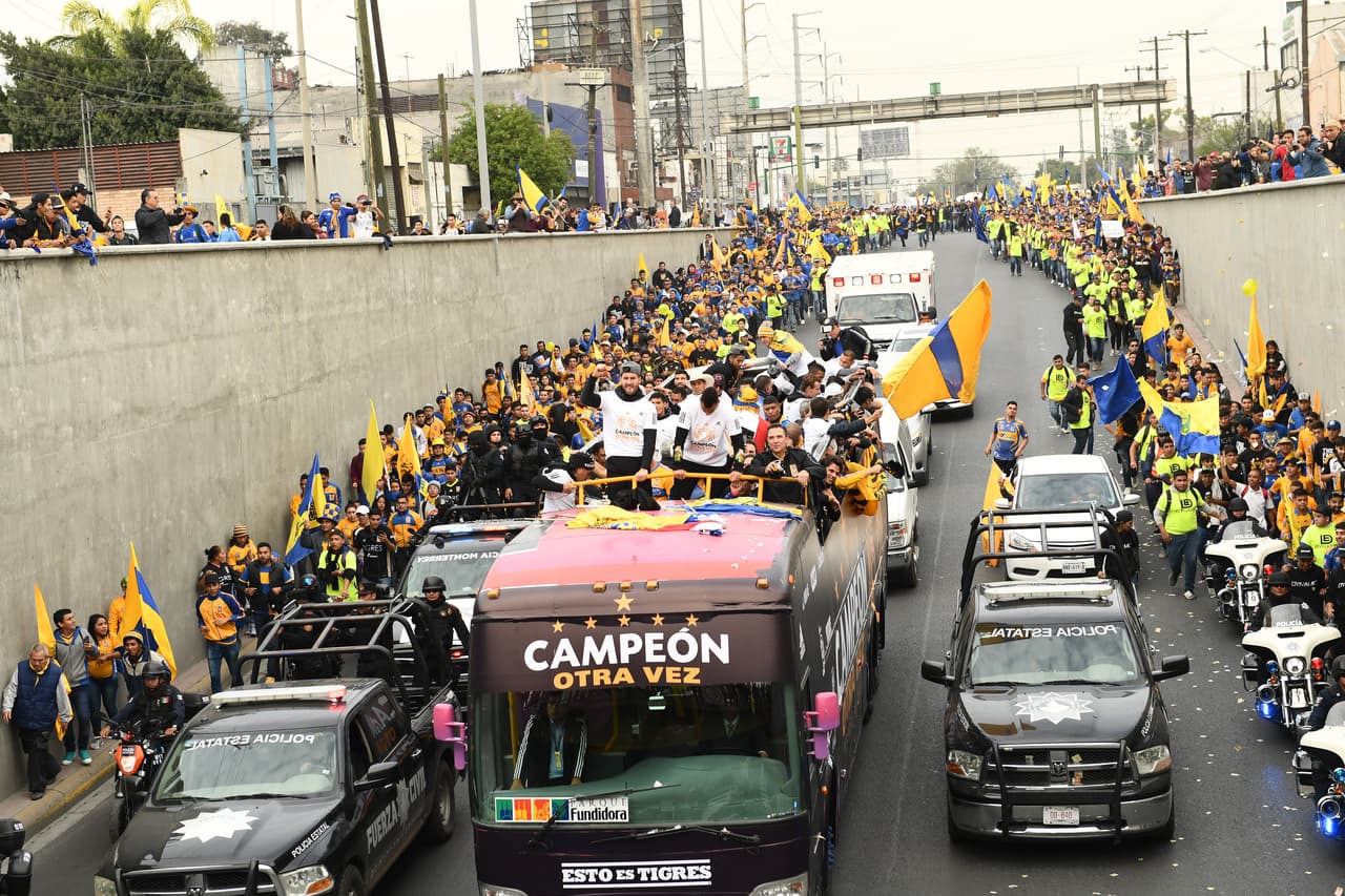 Tigres desfiló por las calles de Monterrey como campeón del Apertura 2017.