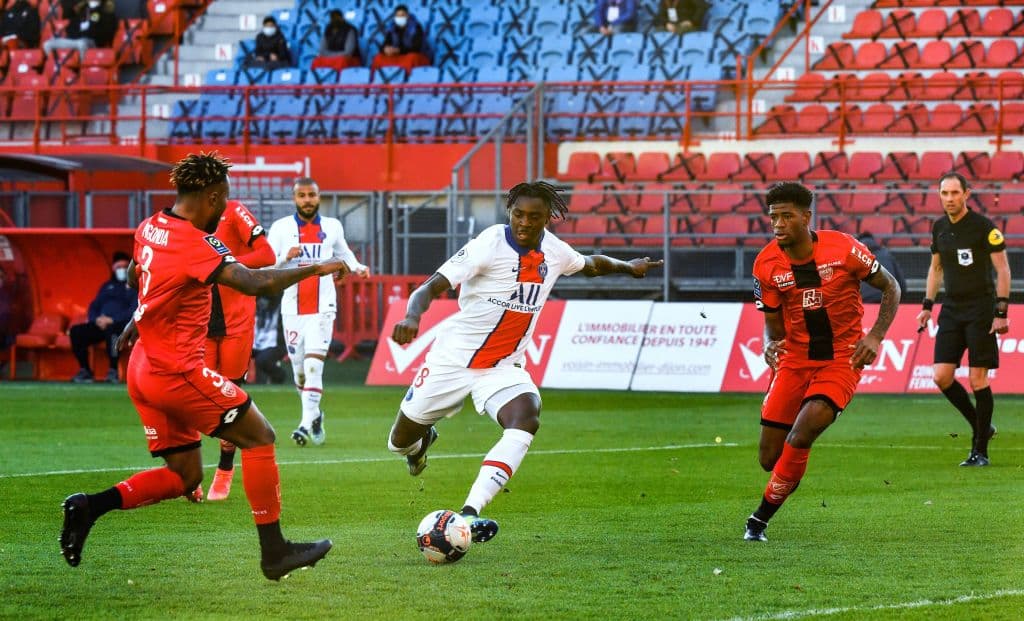 Moise Kean (6’) hizo el primero de los parisinos. Kylian Mbappé marcó desde los once pasos a los 32’ y creció la diferencia a los 51’. Danilo Pereira (82’) hizo el cuarto gol. PSG llegó a 57 unidades y dormirán como sublíderes de la Ligue 1; en su siguiente compromiso enfrentarán al Bordeaux.