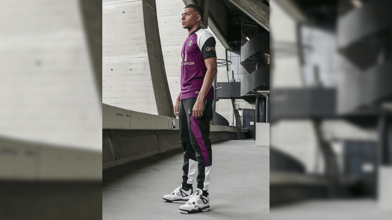 La camiseta también muestra toques dorados en el logo, en referencia al 50 aniversario del club.