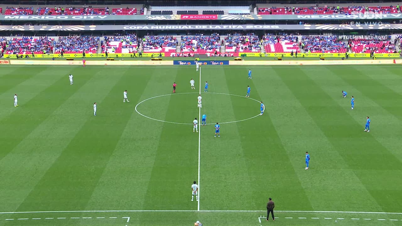Arranca el partido y la pelota está en juego.