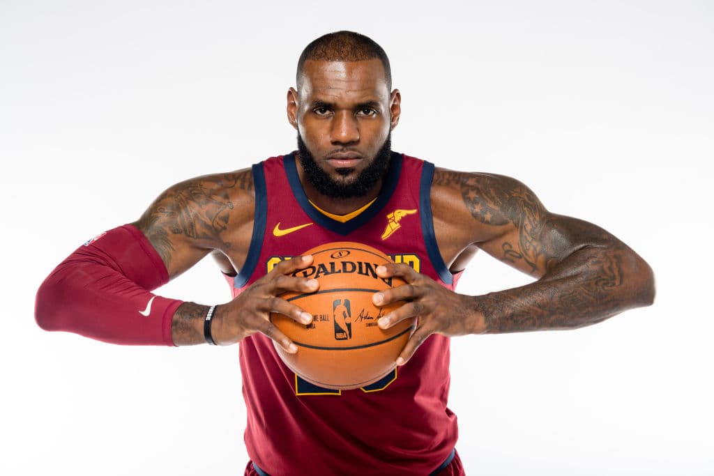 <b>Cleveland Cavaliers: LeBron James</b>. Además de romper el maleficio de la ciudad y la franquicia, al llevar en 2016 un título, lidera casi todas las categorías ofensivas históricas de los Cavs. Sin duda.