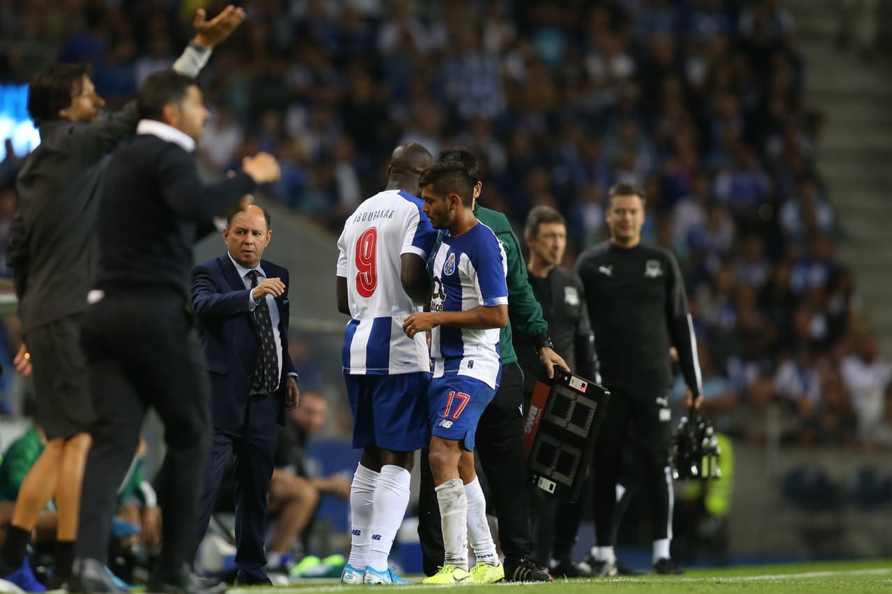 Los ex América, Mateus Uribe y Agustín Marchesín, así como Corona, recibieron tres goles en casa.