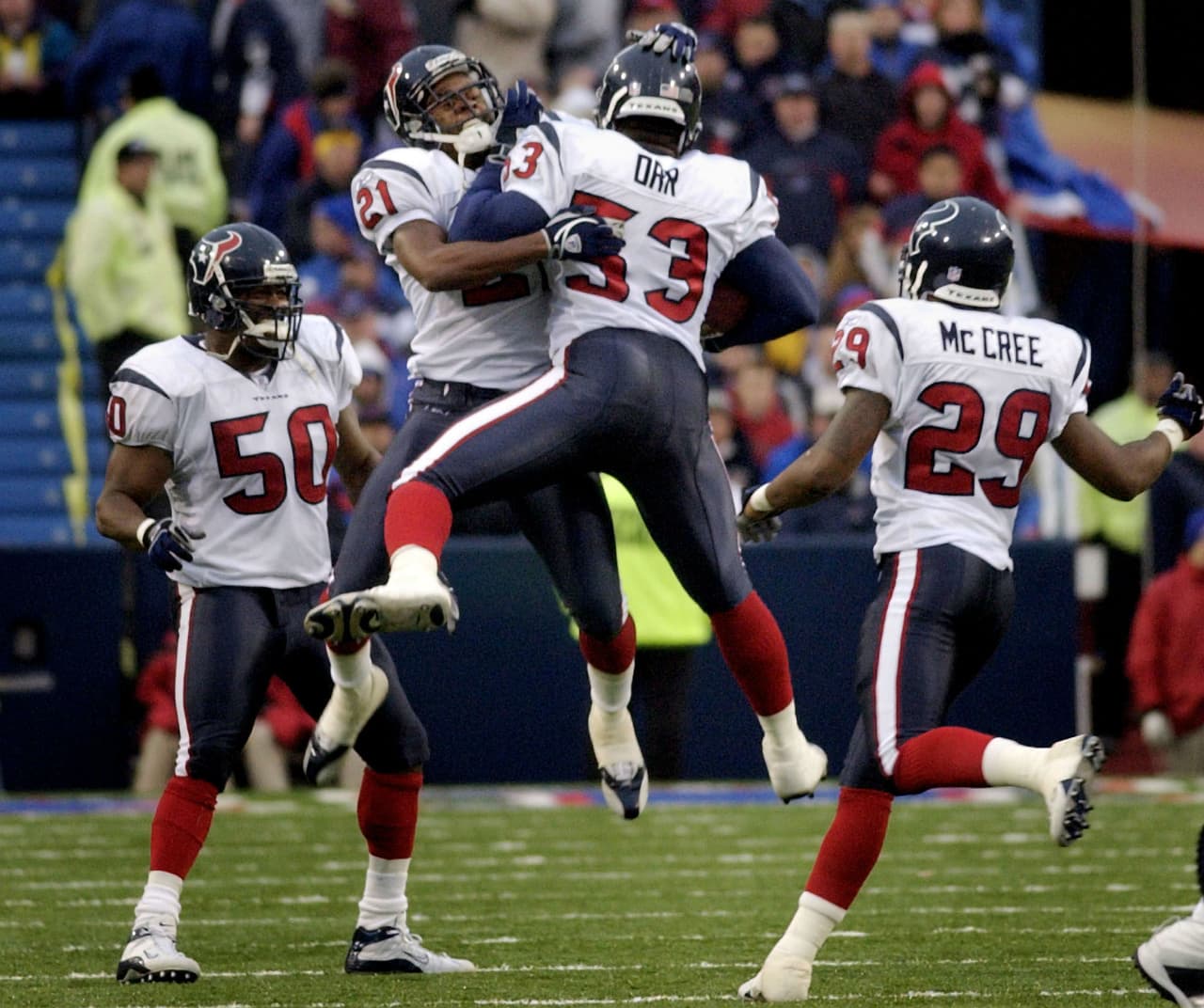 SUPER BOWL XXXVIII / Reliant Stadium en Houston Los recién llegados a la NFL, Houston Texans no estaban listos para jugar el Super Bowl en casa, terminaron la campaña con 5 - 11.