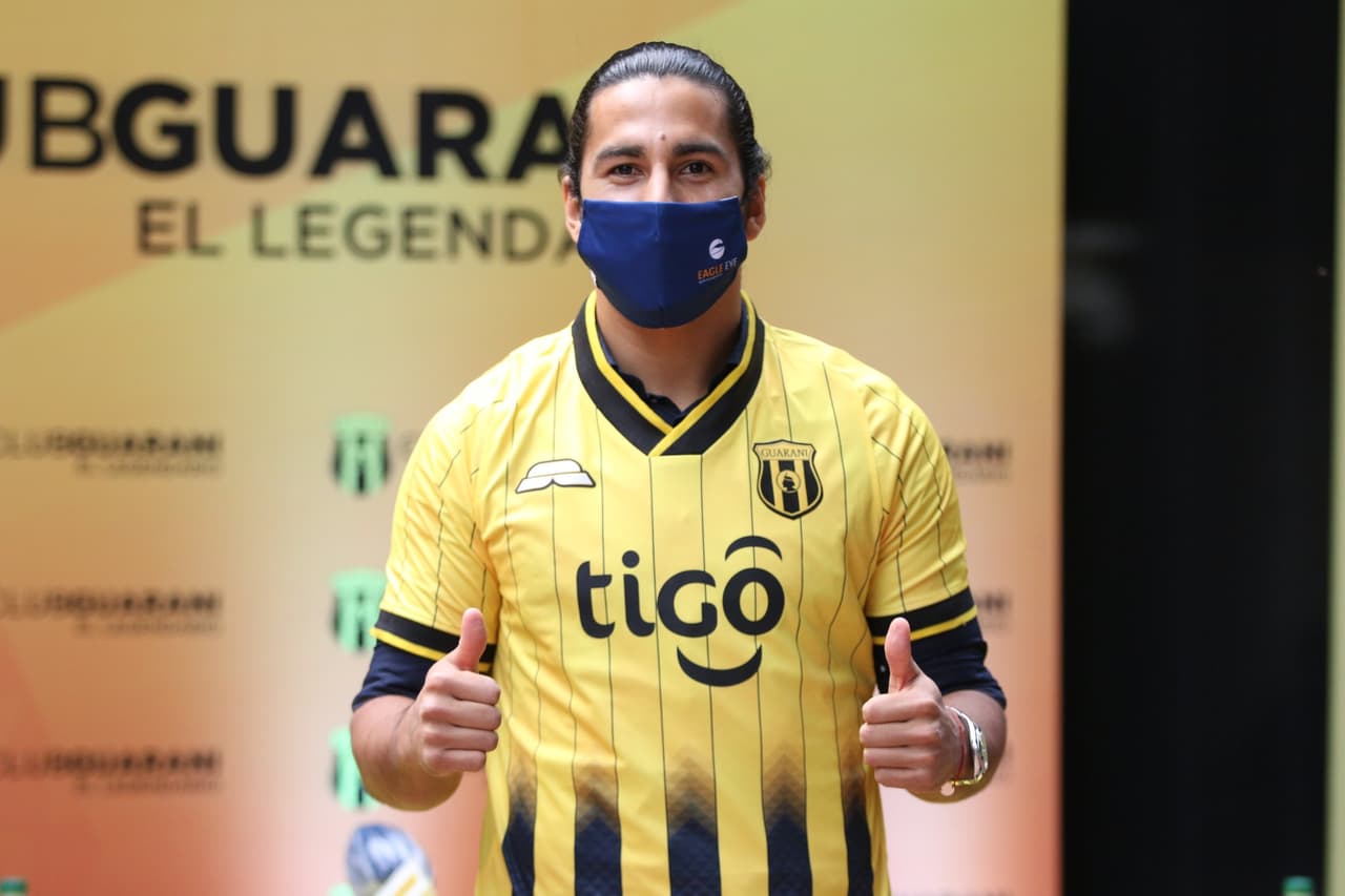 Cecilio Domínguez sale de la banca para anotar con Guaraní