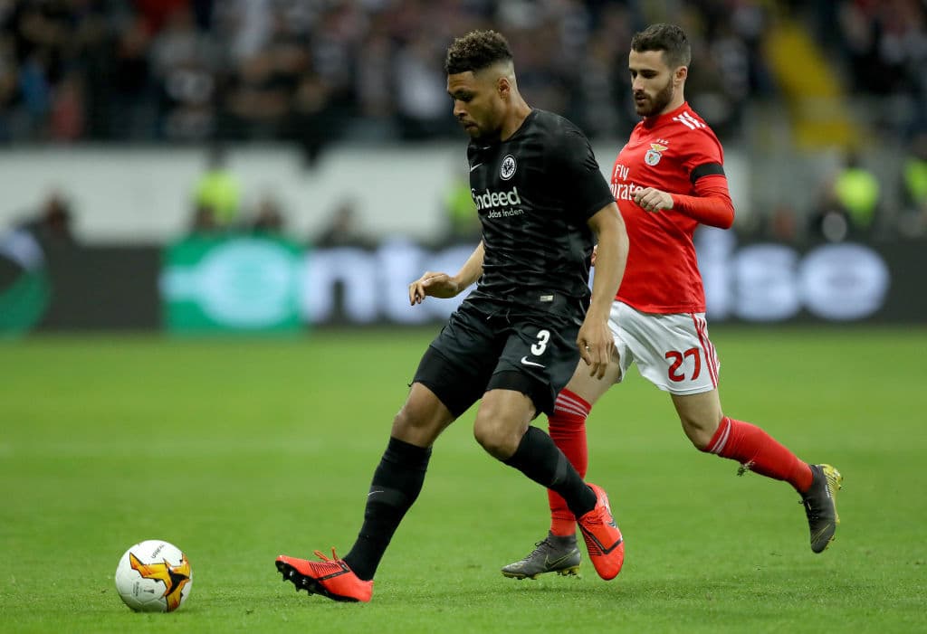 El Eintracht Frankfurt llegó con déficit de 4-2 tras un accidentado partido de Ida y por eso mismo desde el arranque, y cobijado por un ambiente totalmente en su favor, las Águilas salieron a buscar el primer gol para empezar a escalar la montaña.