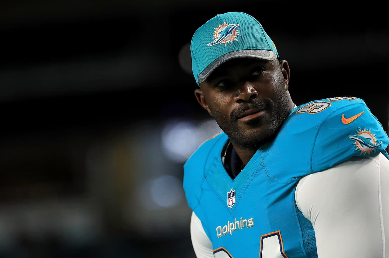 <b>MARIO WILLIAMS – DE Miami Dolphins</b>
<br>Veterano de 32 años con once temporadas en la NFL, es un ala defensiva de calidad, aunque parece que sus mejores días han quedado en el pasado. Williams brilló en Houston y Buffalo donde logró 96 capturas de quarterback en 10 años. Sin embargo, esta campaña decepcionó con Miami teniendo 1.5 sacks y solo 9 tacleadas. Debe bajar sus pretensiones económicas si quiere seguir jugando.