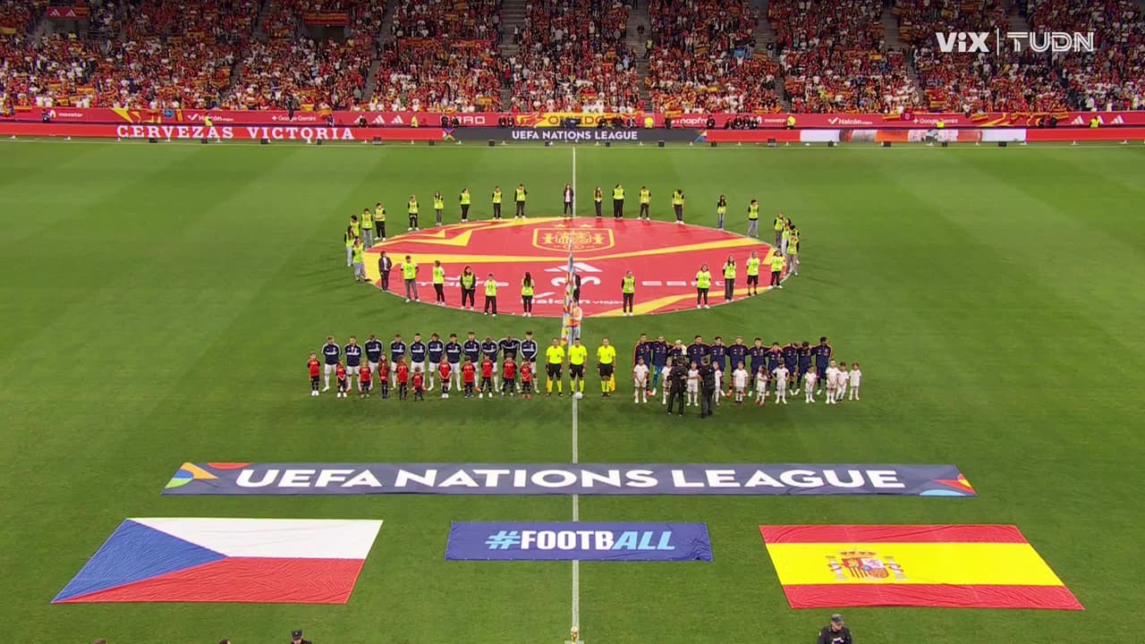 ¡Interpretan así el himno de España vs. Chequia y sorprende a todos!