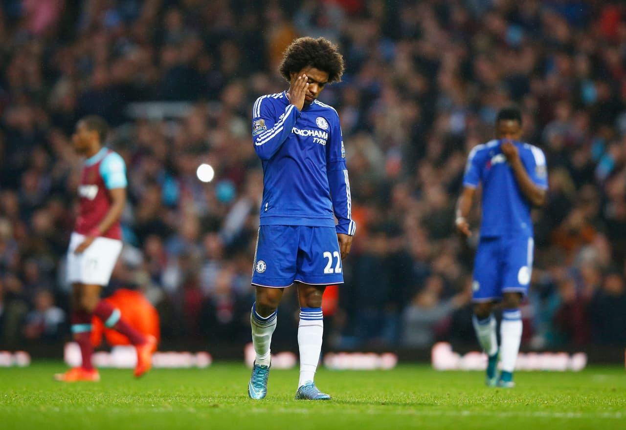 Willian se lamenta la derrota del Chelsea
