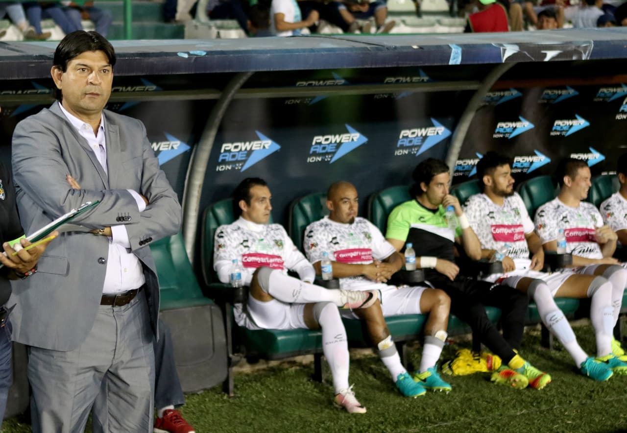 A Jaguares los dirigió por nueve partidos, logrando apenas una victoria, por un empate y siete descalabros.
<br>