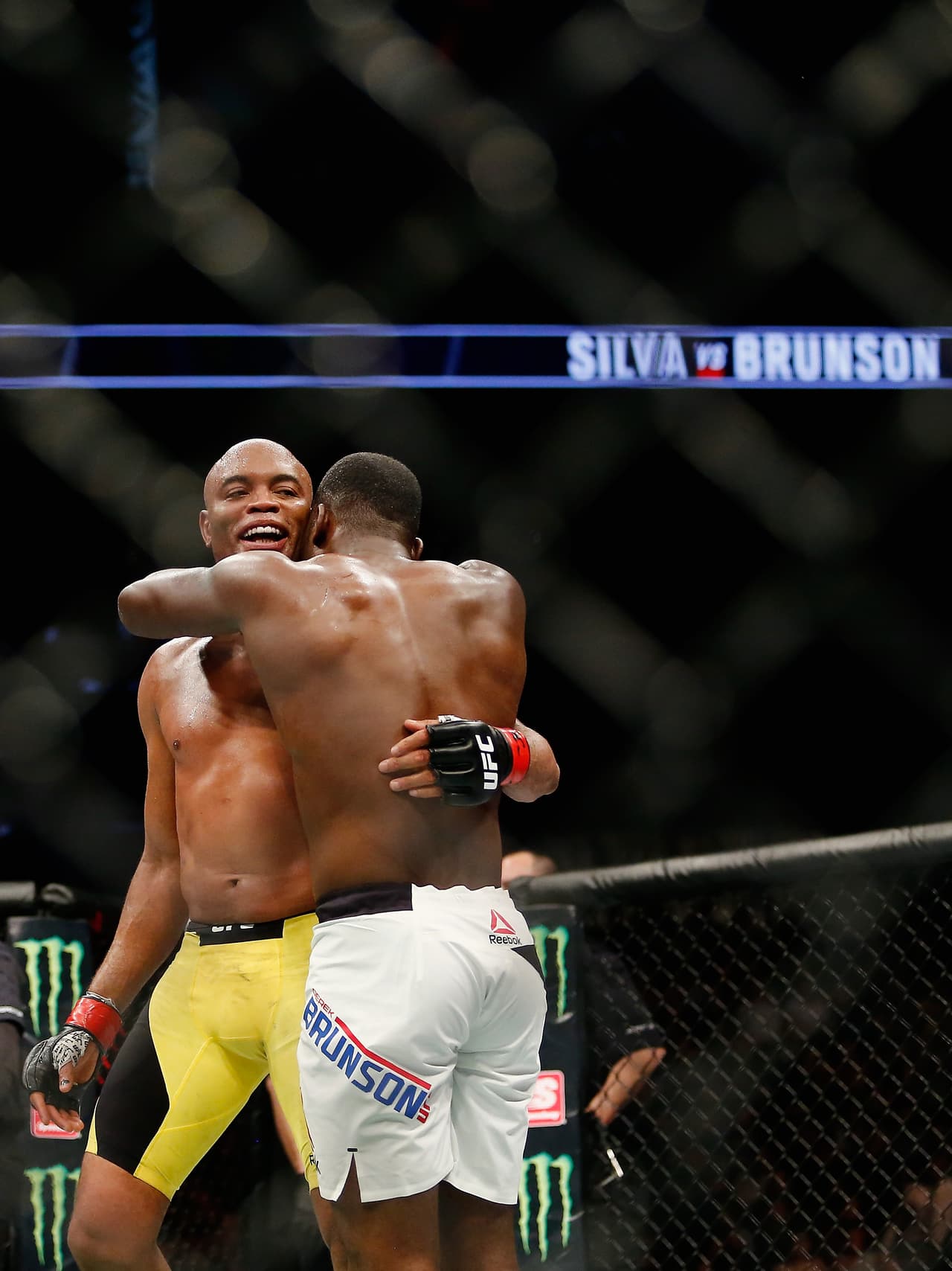 Germaine de Randamie hizo historia al proclamarse como campeona pluma y Anderson Silva volvió al triunfo tras cinco años.