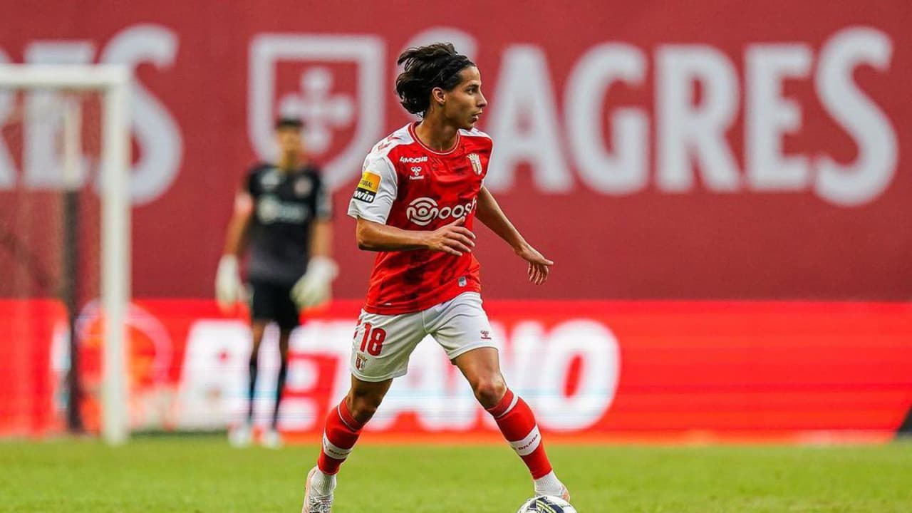 Diego Lainez es juzgado por medios en Portugal: "No tiene espíritu colectivo"