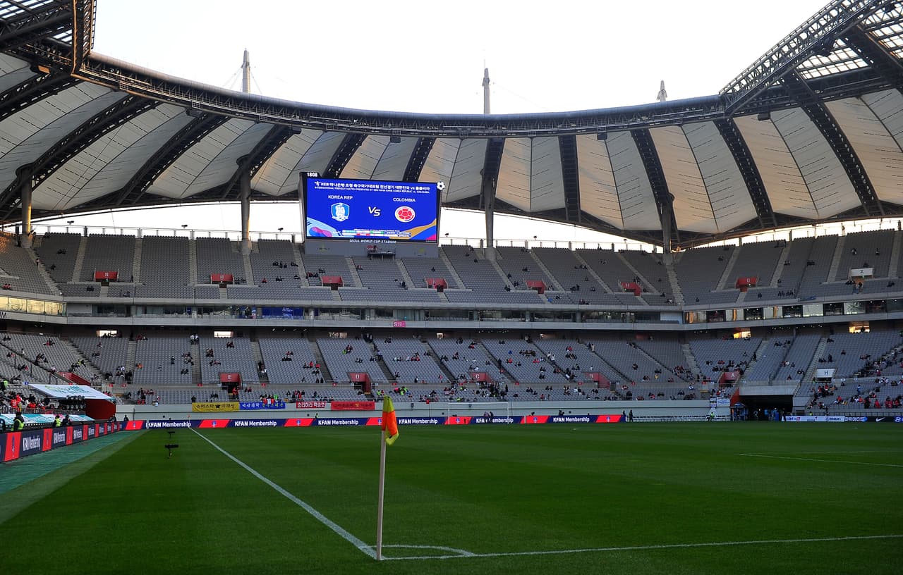 En Seúl, la selección Colombia cayó por 2-1 con la de Corea del Sur en el campo. Sin embargo, en los alrededores del Estadio Copa del Mundo y en sus tribunas la fiesta fue solo una entre los fanáticos de ambos países.