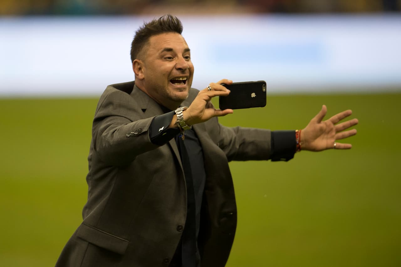 Incluso el Turco ya tenía reemplazo esperando cuando aún festejaba el título conseguido ante los Tigres con el final que ya todos conocemos.