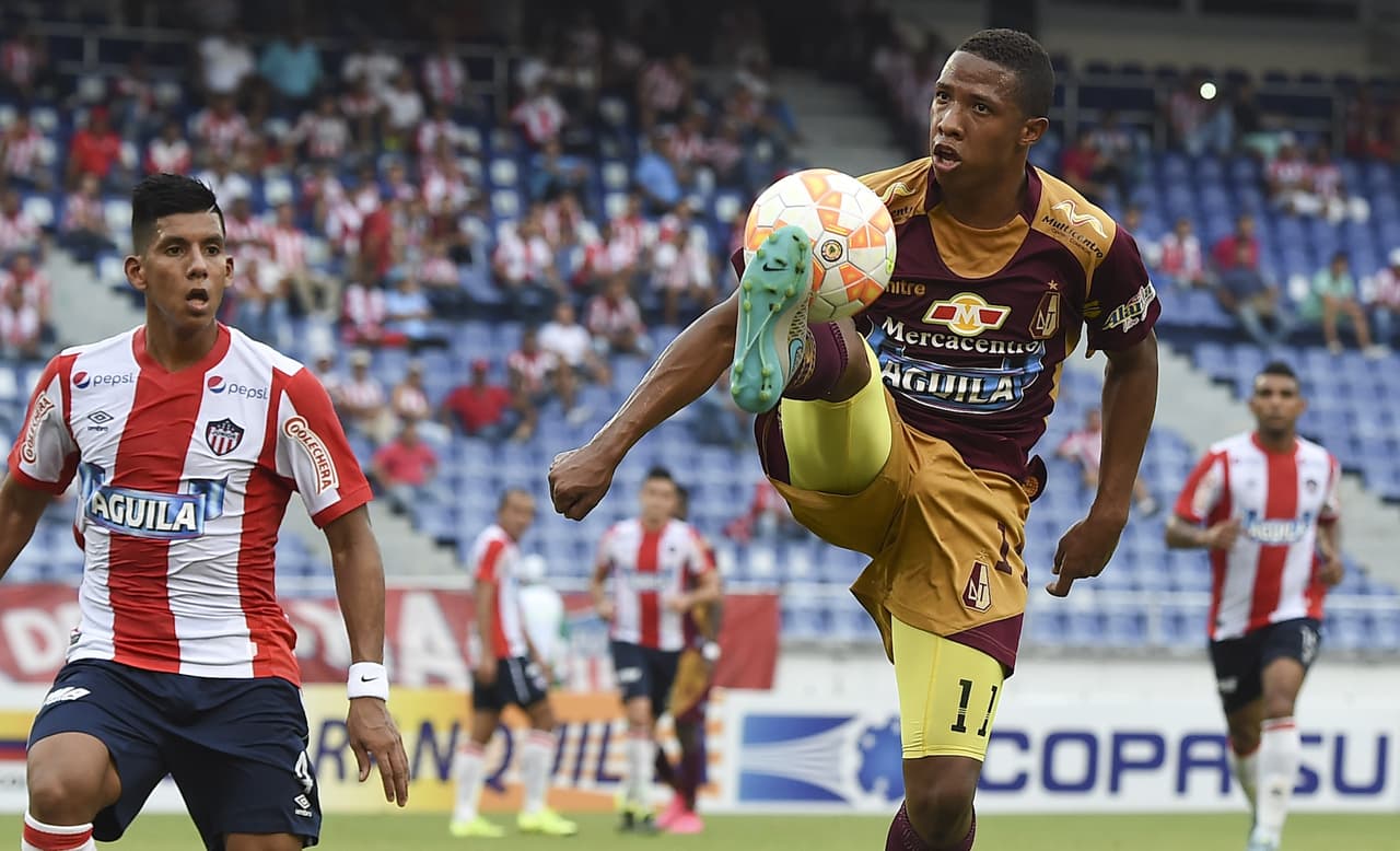 Al igual que Darwin, Ibargüen dio su salto al reconocimiento futbolístico en Colombia con Deportes Tolima, donde estuvo entre 2014 y 2015.