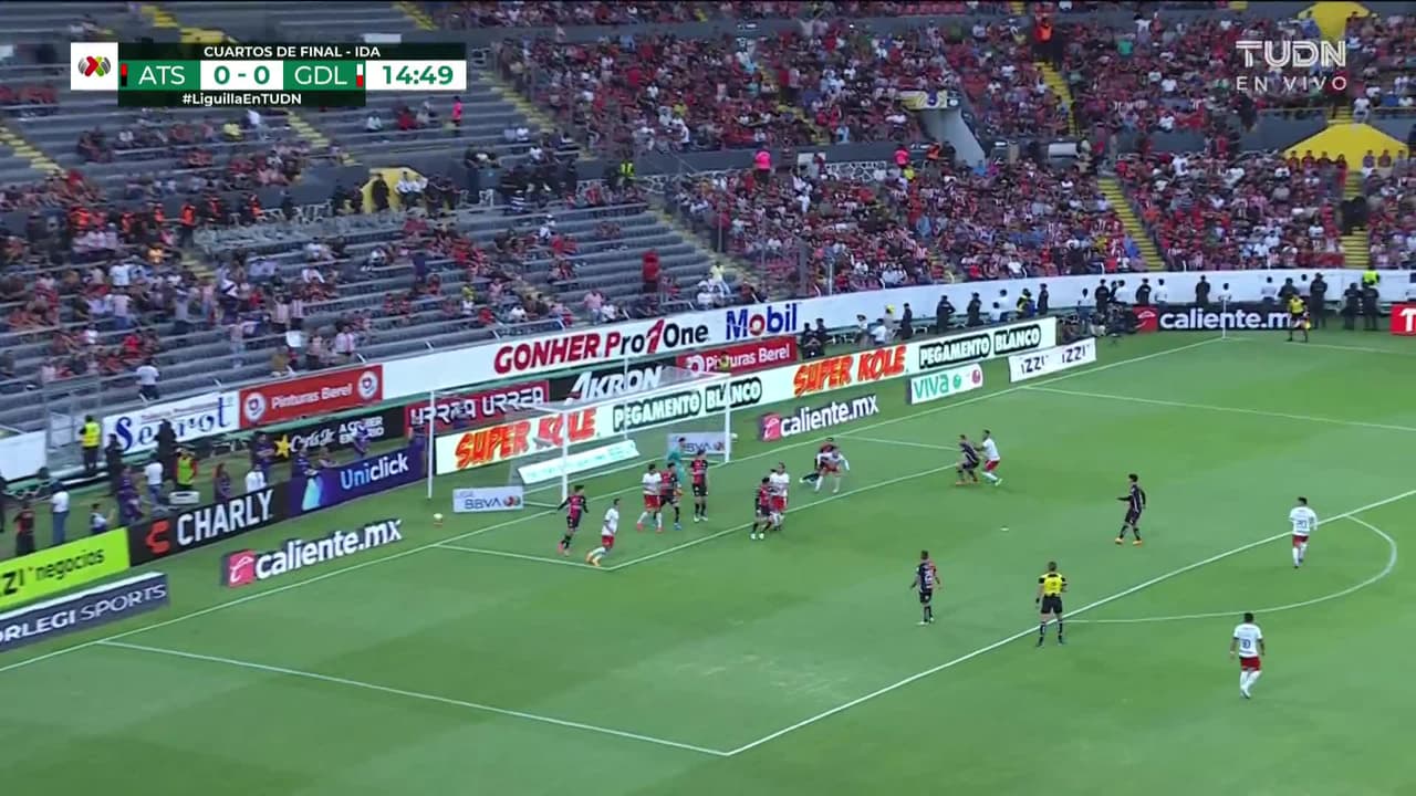 ¡TIRO ATAJADO! disparo por Alexis Vega.