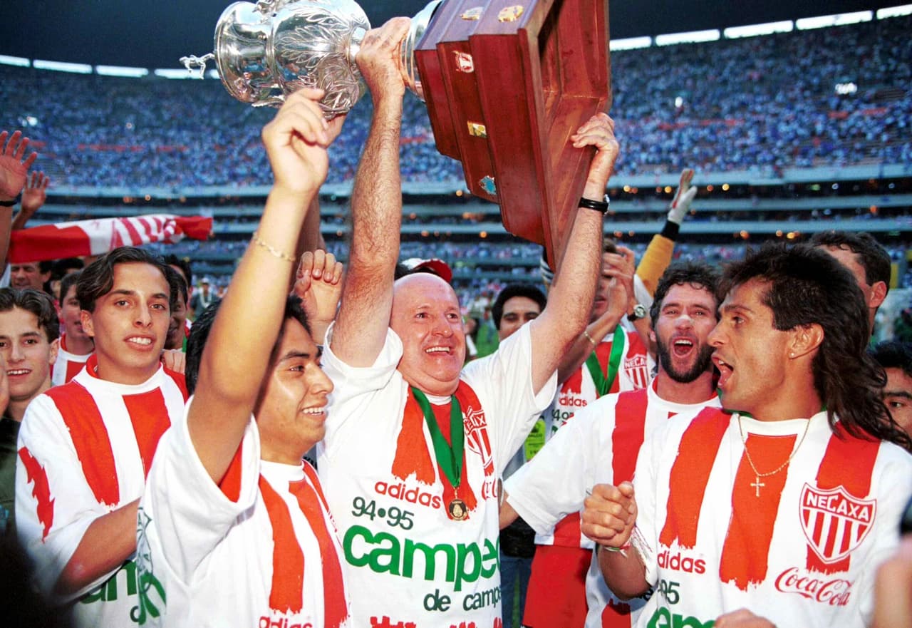Como timonel de La Franja conquistó en dos ocasiones la Liga (1982-83 y 1989-90) y al frente del Necaxa también ganó un par de títulos (1994-95 y 1995-96). Con América ganó su quinto título como estratega (2002).