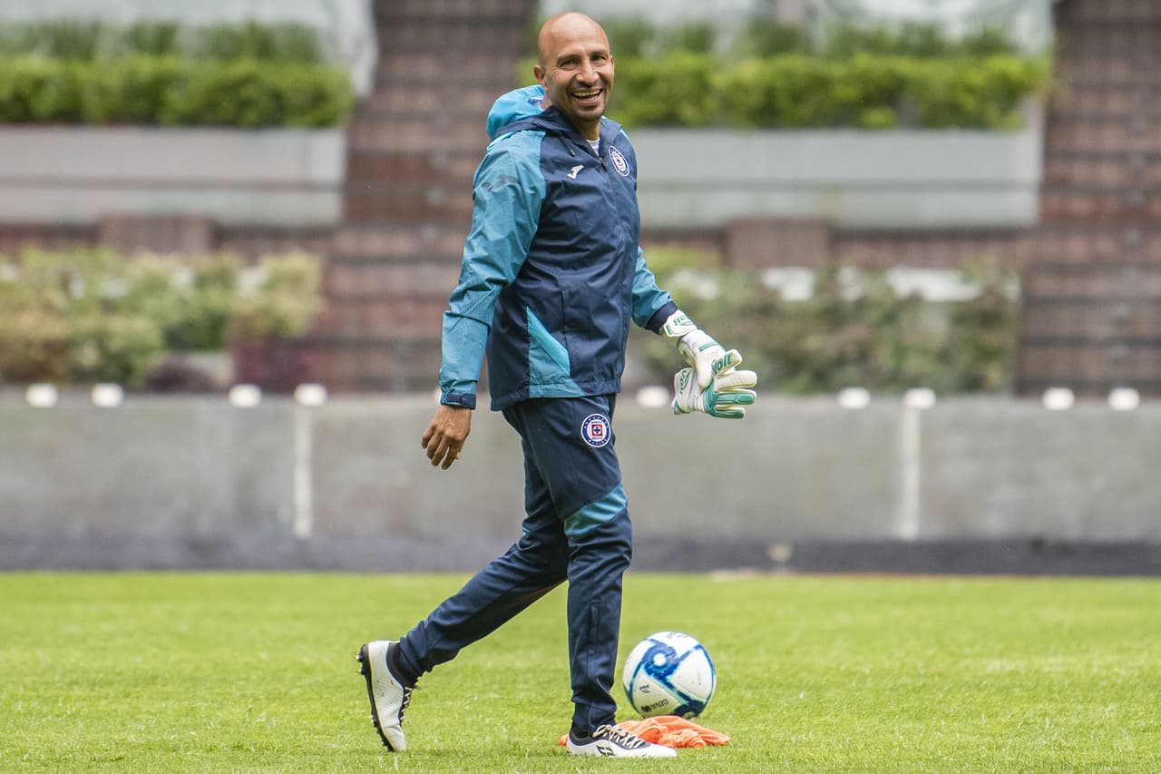 Óscar Pérez se mostró feliz durante la práctica.