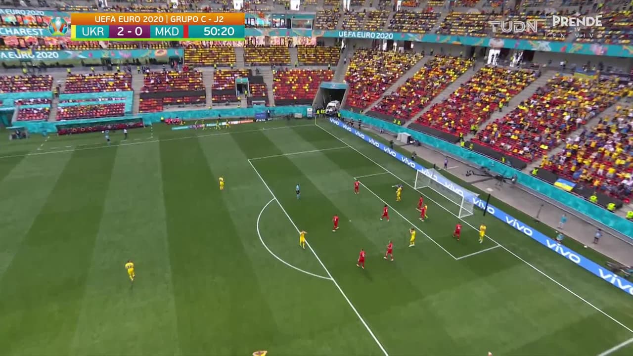 ¡TIRO ATAJADO! disparo por Ruslan Malinovsky.