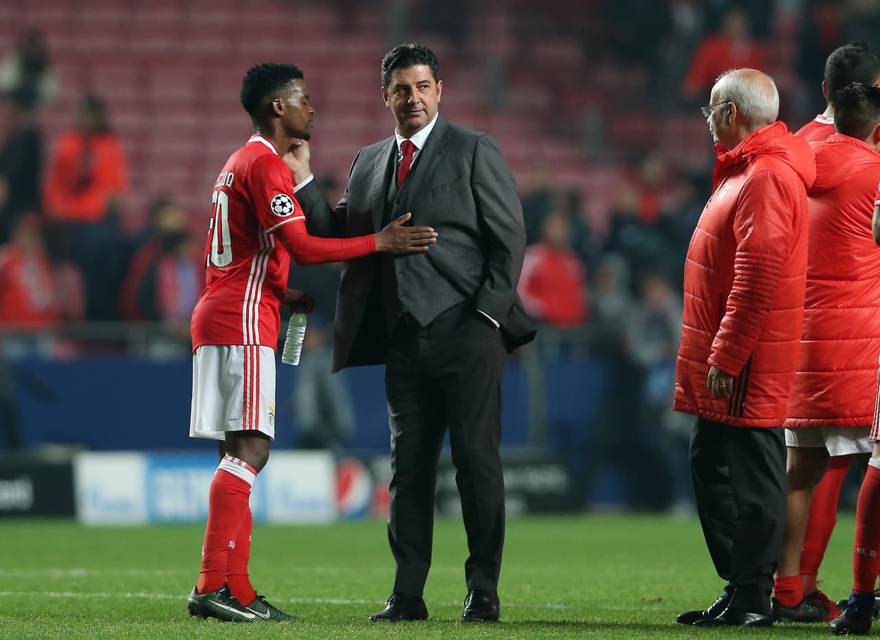 Durante su segunda temporada con Benfica se convirtió en carta de confianza de su técnico y fue clave como asistente de gol en 12 ocasiones. Fue calificado como el Mejor Jugador Joven de la Portugal.