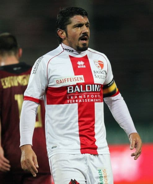 Gennaro Gatusso también lo hizo. El aguerrido volante italiano fue elegido como técnico del Sion de Suiza después de los malos resultados del anterior estratega. La primera experiencia de Gattuso fue en un partido de Copa, y posteriormente dirigió en la liga.