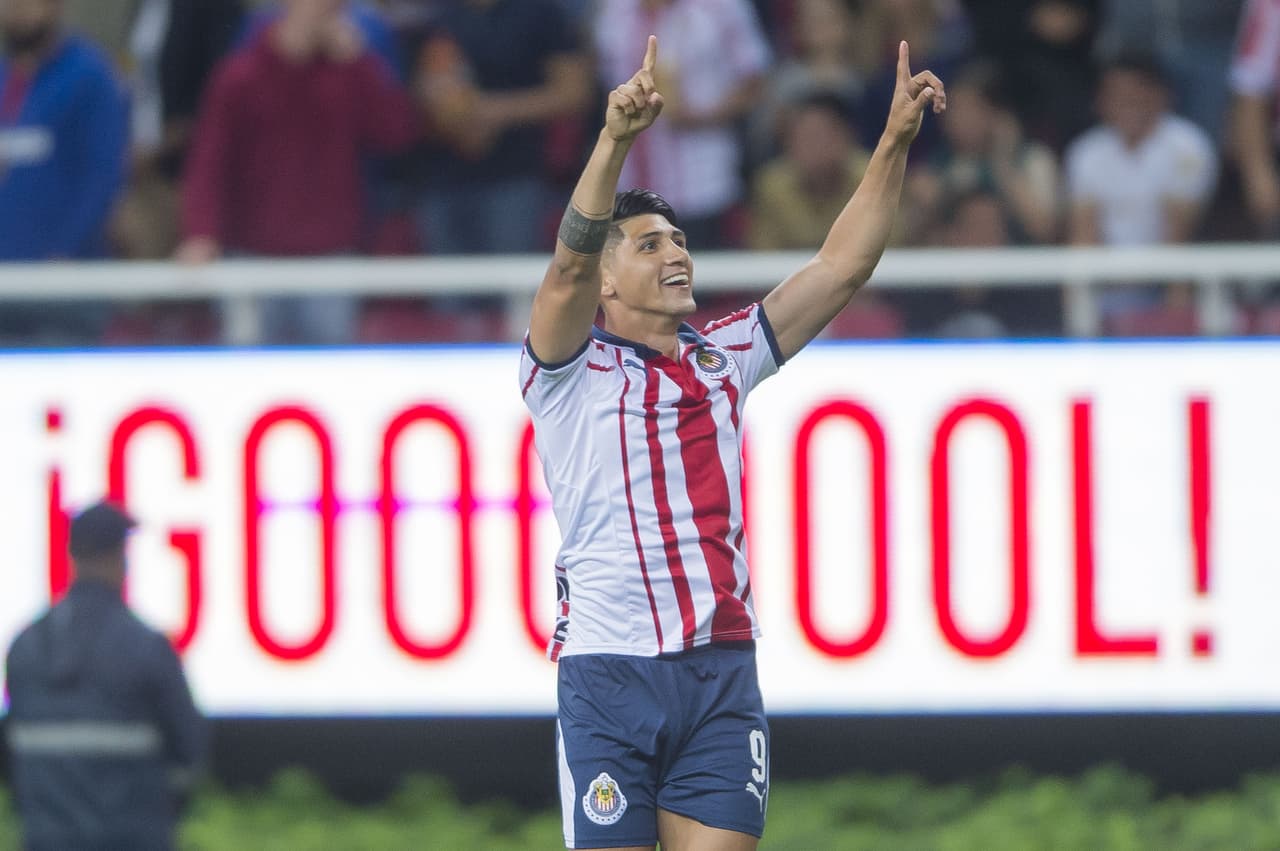 El origen del equipo se remonta a 1906, cuando un comerciante belga, Edgar Everaert, fundó el Unión Football Club en la capital de Jalisco. En 1908, cambió el nombre a Guadalajara y se 
<a href="https://bit.ly/2xbmdlb" target="_blank">empezaron a usar los colores de la bandera francesa en el uniforme</a>.