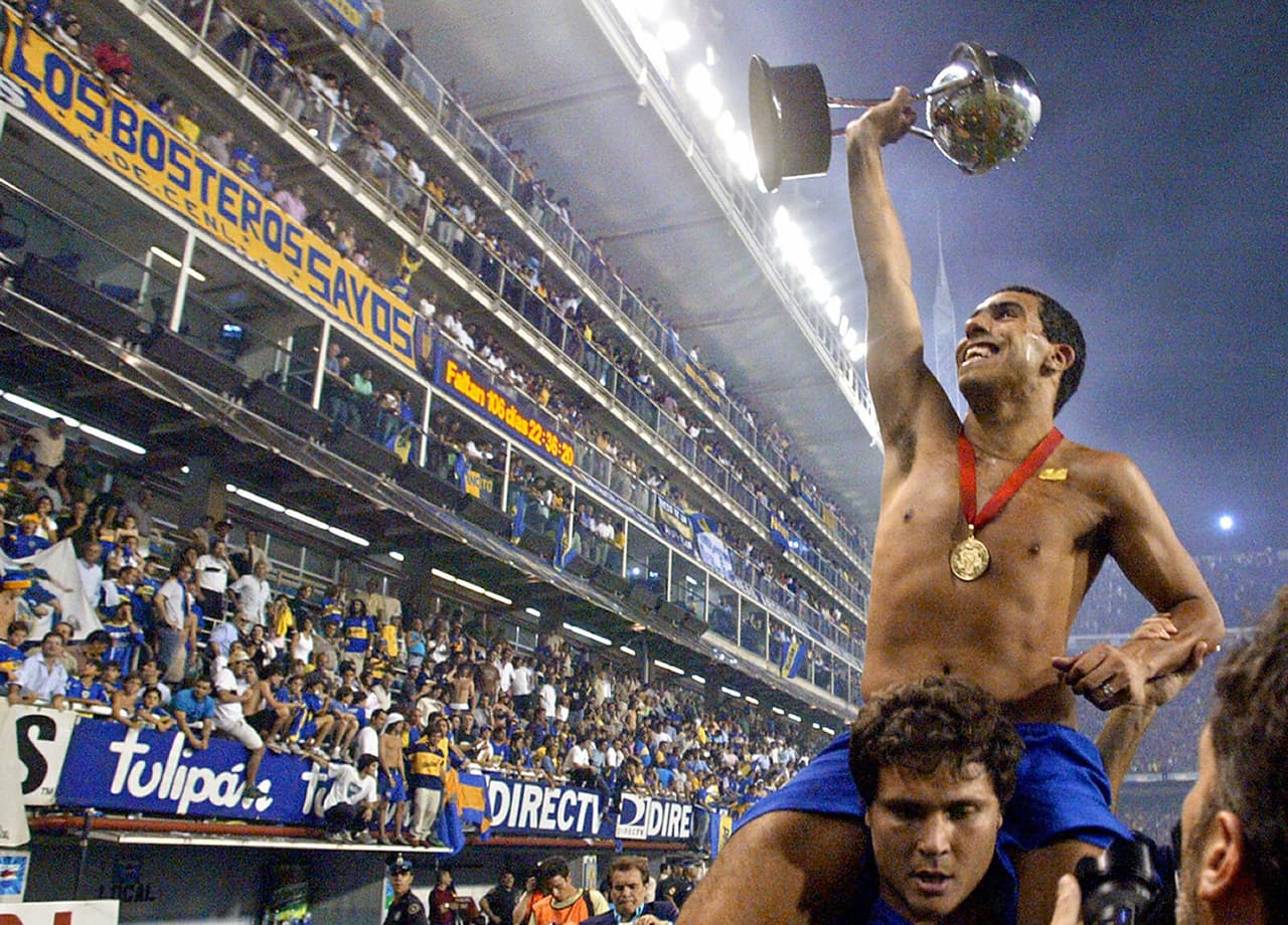 Un joven Carlos Tévez se despidió de Boca Juniors en el 2005 con una Copa Sudamericana bajo el brazo.