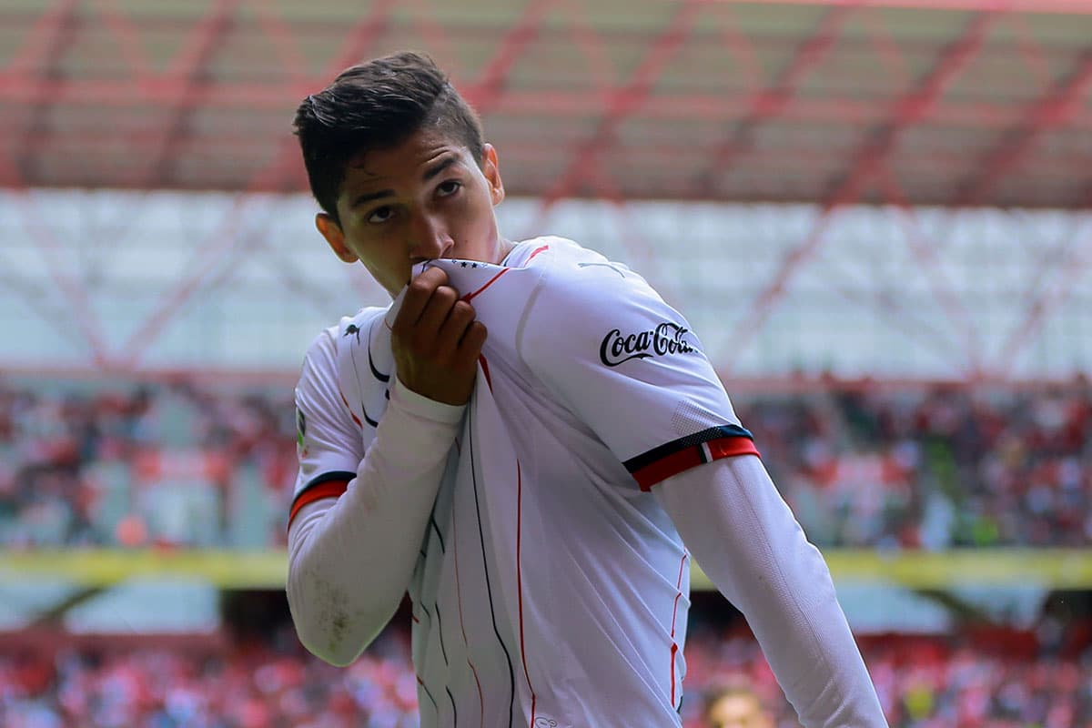 Zaldívar marcó al minuto 43' el empate parcial, y al 51' el 2-1 que le dio ventaja provisional al Rebaño Sagrado.