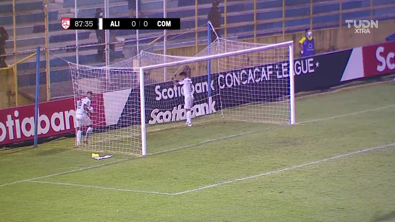 ¡GOOOL! Junior Lacayo anota para Comunicaciones.