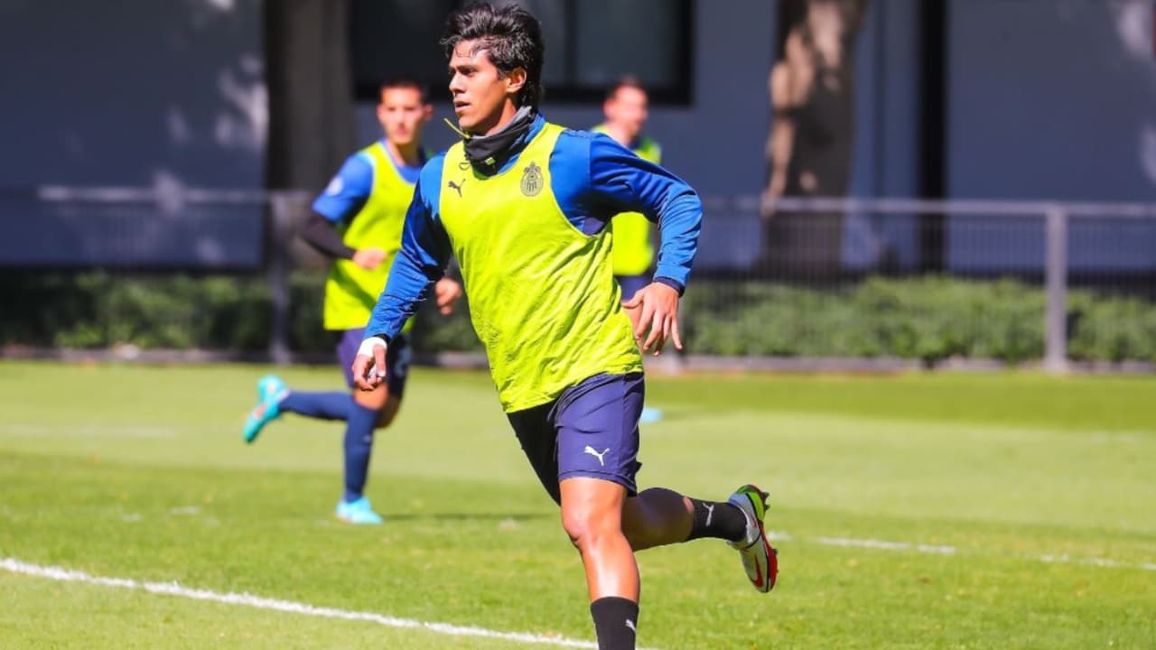 JJ Macías es convocado por primera vez con Chivas desde su regreso