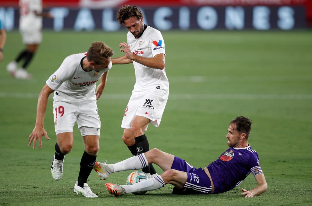Con un gol desde los 11 pasos de Lucas Ocampos al minuto 83, el Sevilla logra salir del tropiezo y se conforma con un punto.
