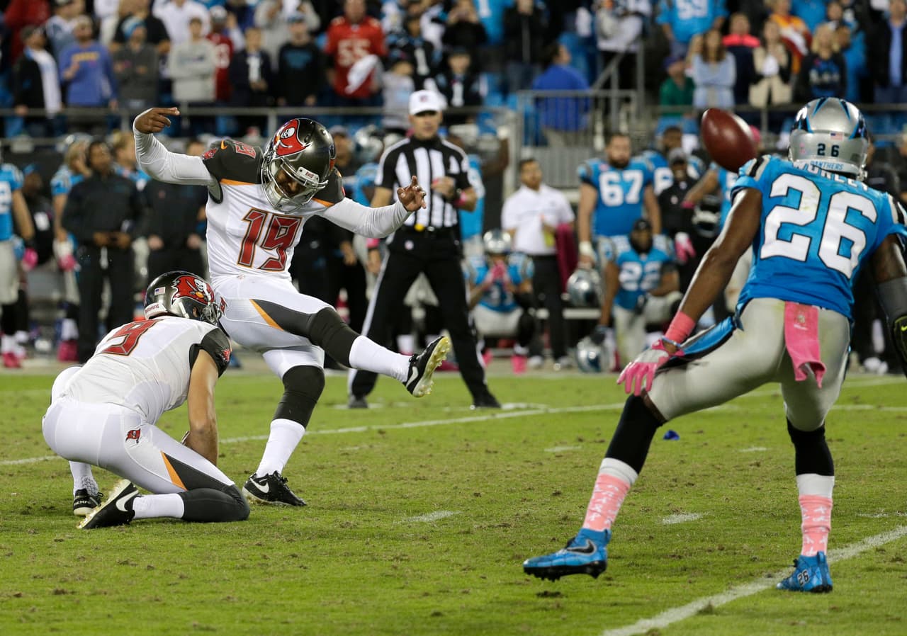 Tampa Bay Buccaneers' Roberto Aguayo (19) kicks the game-winning field goal against the Carolina Panthers in the second half of an NFL football game in Charlotte, N.C., Monday, Oct. 10, 2016. The Buccaneers won 17-14. (AP Photo/Chuck Burton)