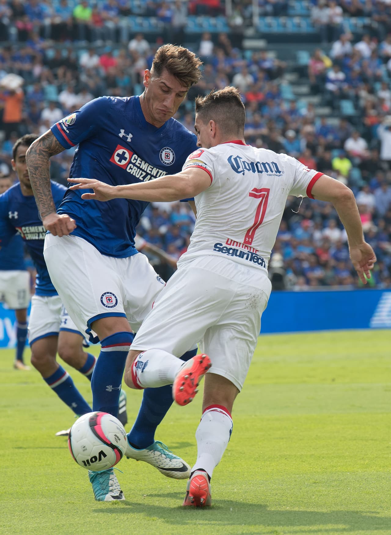 Pero a la escases de oportunidades reales de gol de Cruz Azul, se le sumaron un par de lesiones. A los 65 minutos Felipe Mora debió dejar el campo y a los 71’, Gabriel Peñalba hizo lo propio, ambos aquejados por molestias.