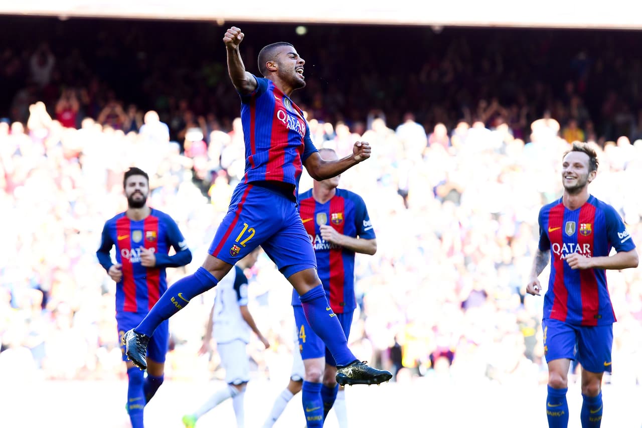 Desde Barcelona, también se habla de la posible salida de Rafinha del equipo luego de que dos equipos mostraron firme interés por sus servicios: Liverpool y Roma están muy cerca del volante.