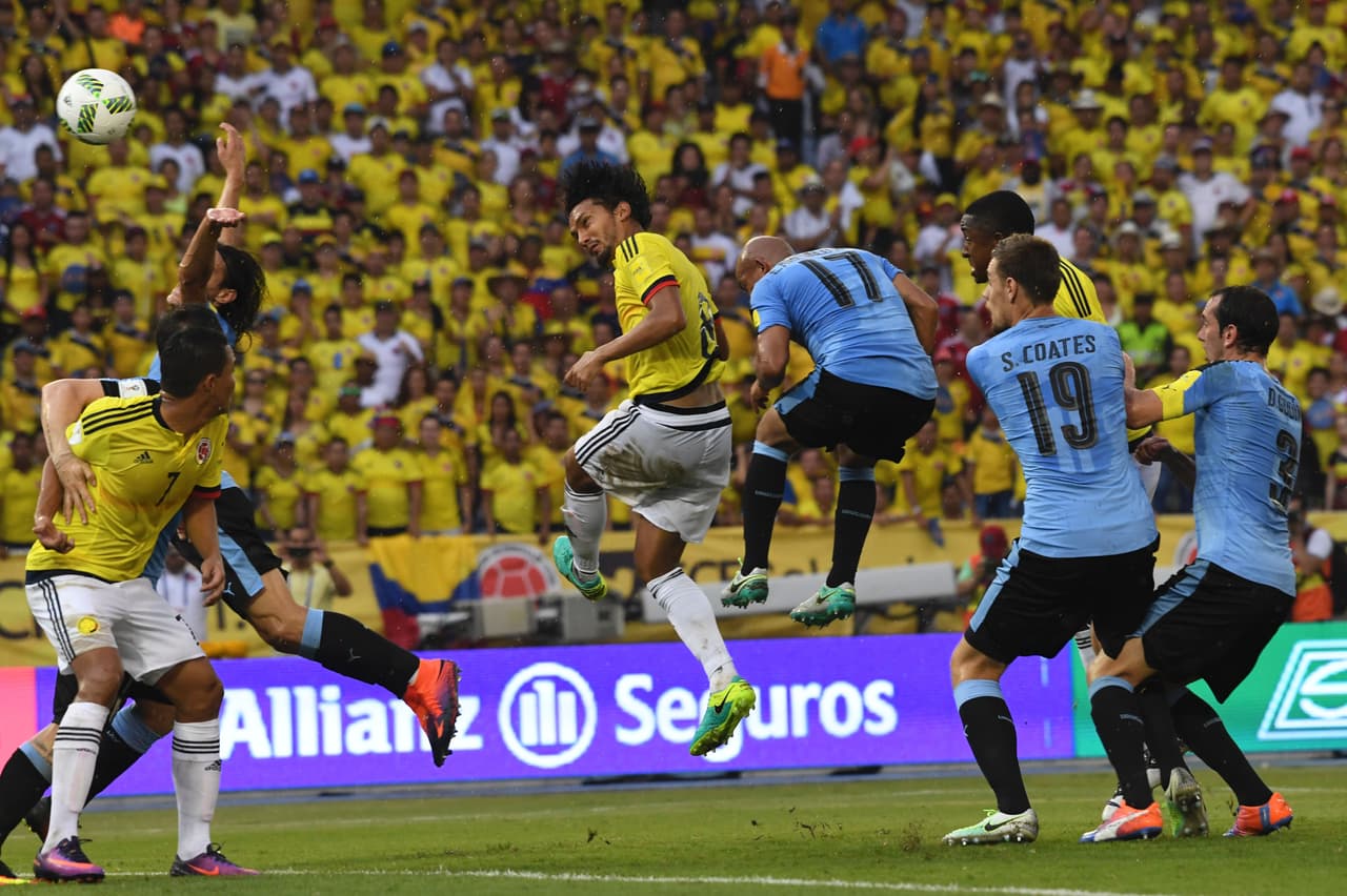 Colombia's midfielder Abel Aguilar (C) heads to score against Uruguay during their Russia 2018 World Cup qualifier football match in Barranquilla, Colombia, on October 11, 2016. / AFP / Luis Acosta (Photo credit should read LUIS ACOSTA/AFP/Getty Images)